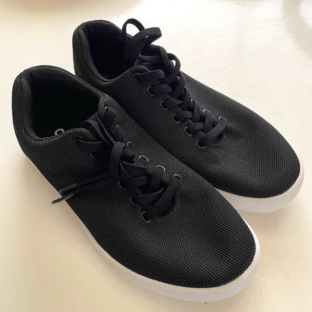 atoms Model 000 Sneakers Size 7.25 Black